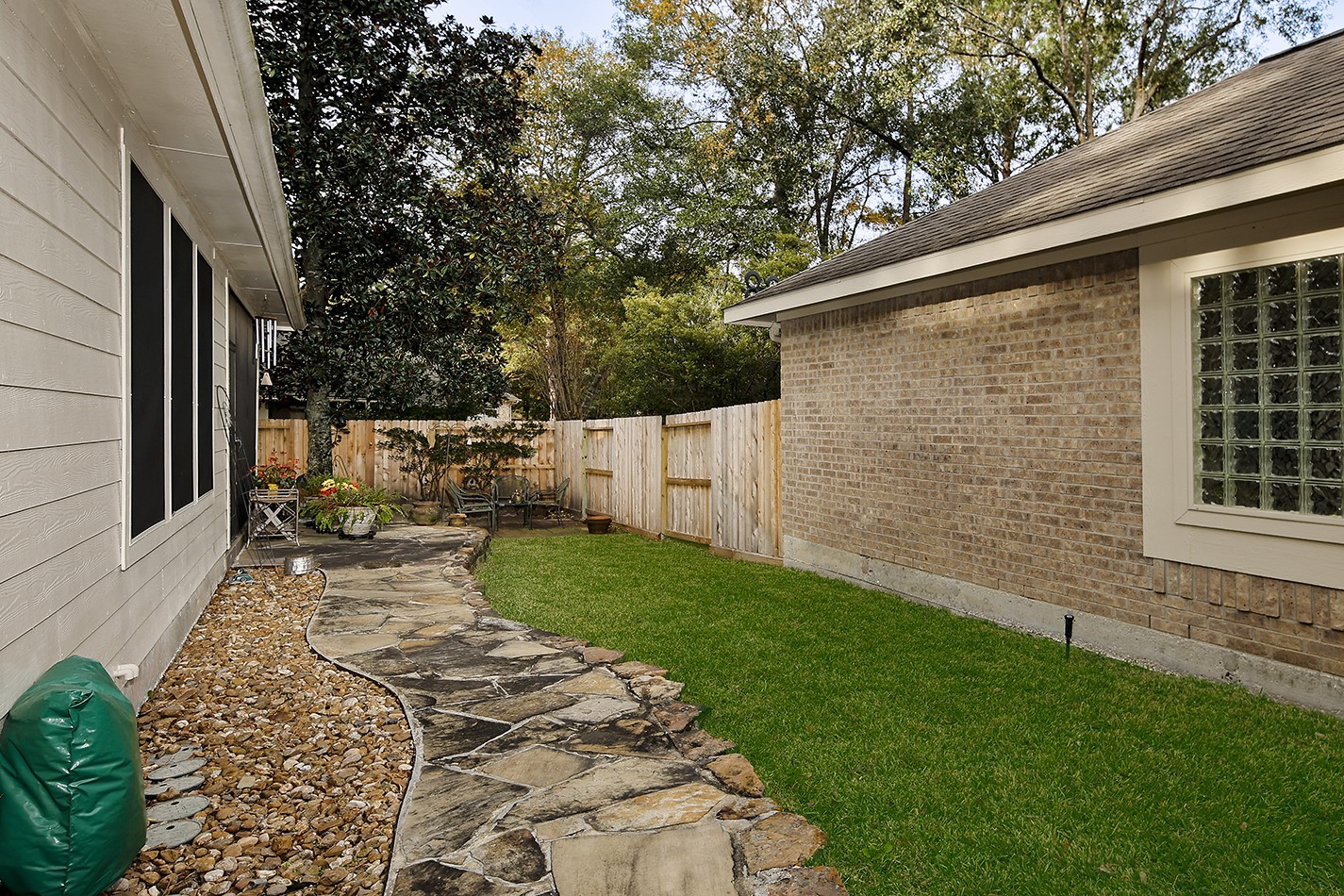 15 Lilac Ridge Place The Woodlands, TX 77384 - Photo 24 of 33