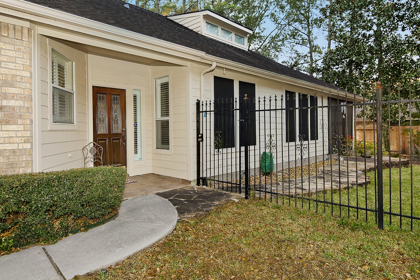 15 Lilac Ridge Place The Woodlands, TX 77384 - Photo 25 of 33