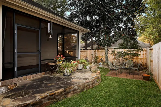 $357,000 | 15 Lilac Ridge Place, The Woodlands, TX 77384