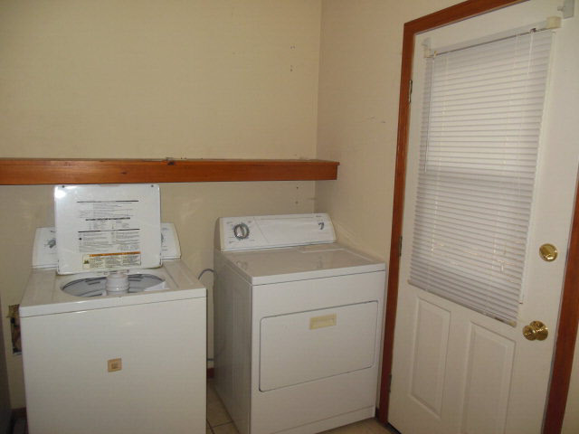 2790 Pine Ridge Drive Lillian, AL 36549 - Photo 6 of 23 Laundry room