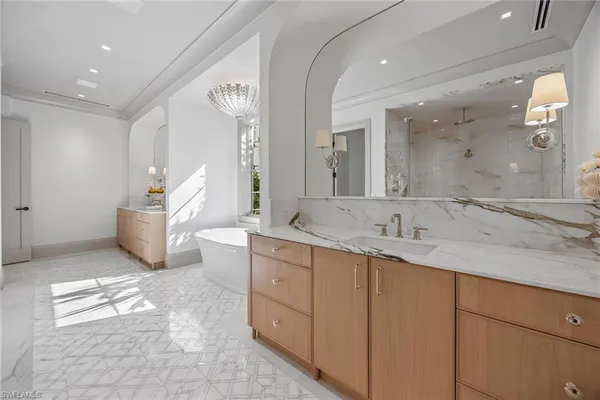 $16,700,000 | 3277 Gordon Drive, Naples, FL 34102