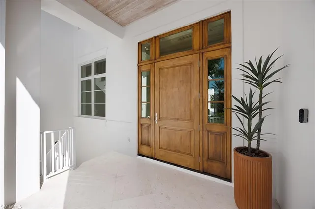 $16,900,000 | 3277 Gordon Drive, Naples, FL 34102