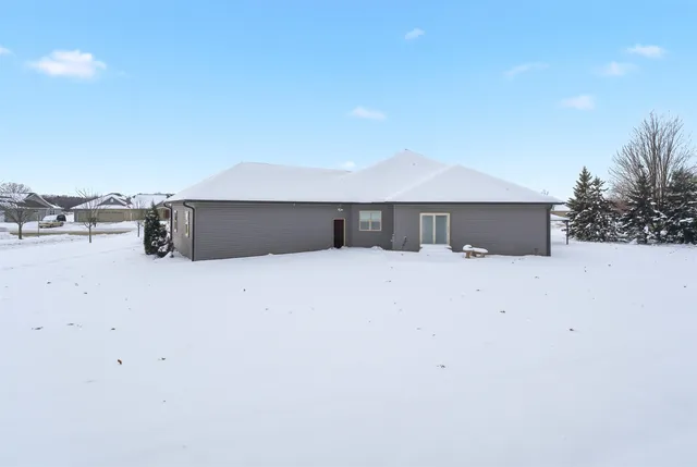 $854,000 | 900 Woodcrest Heights Drive, Menasha, WI 54952