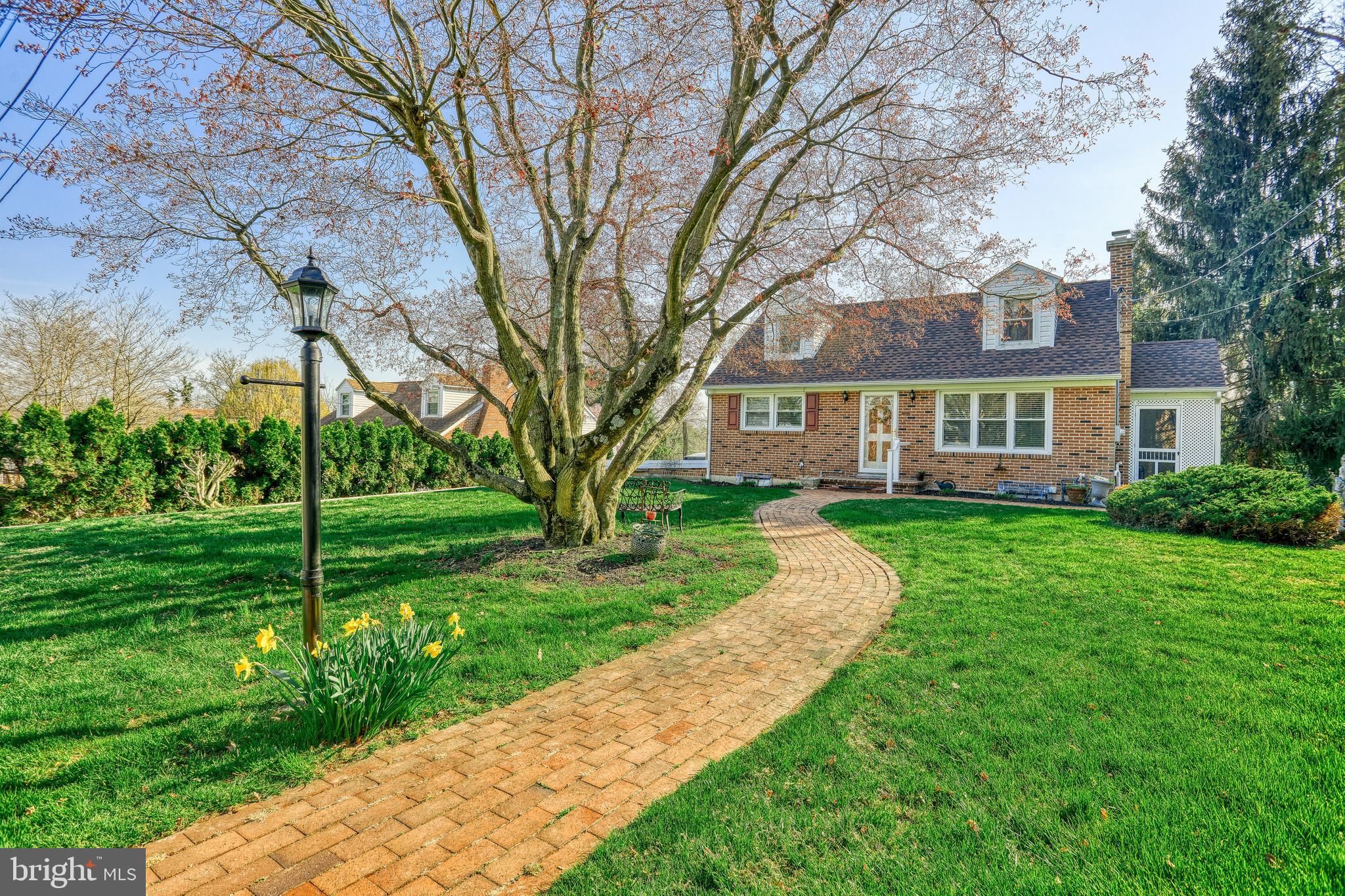 414 Locust Road York, PA 17403 - Photo 3 of 45