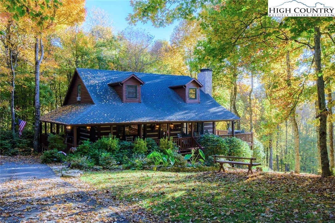 a view of a yard in front of house