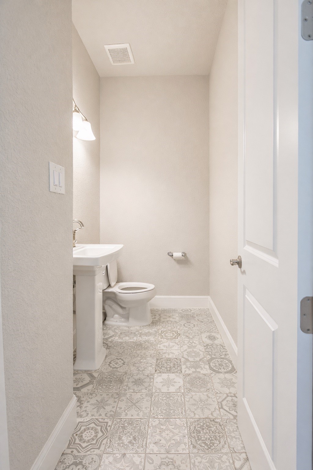 26910 Selinsgrove Road Magnolia, TX 77354 - Photo 11 of 50 Stair Case Bathroom