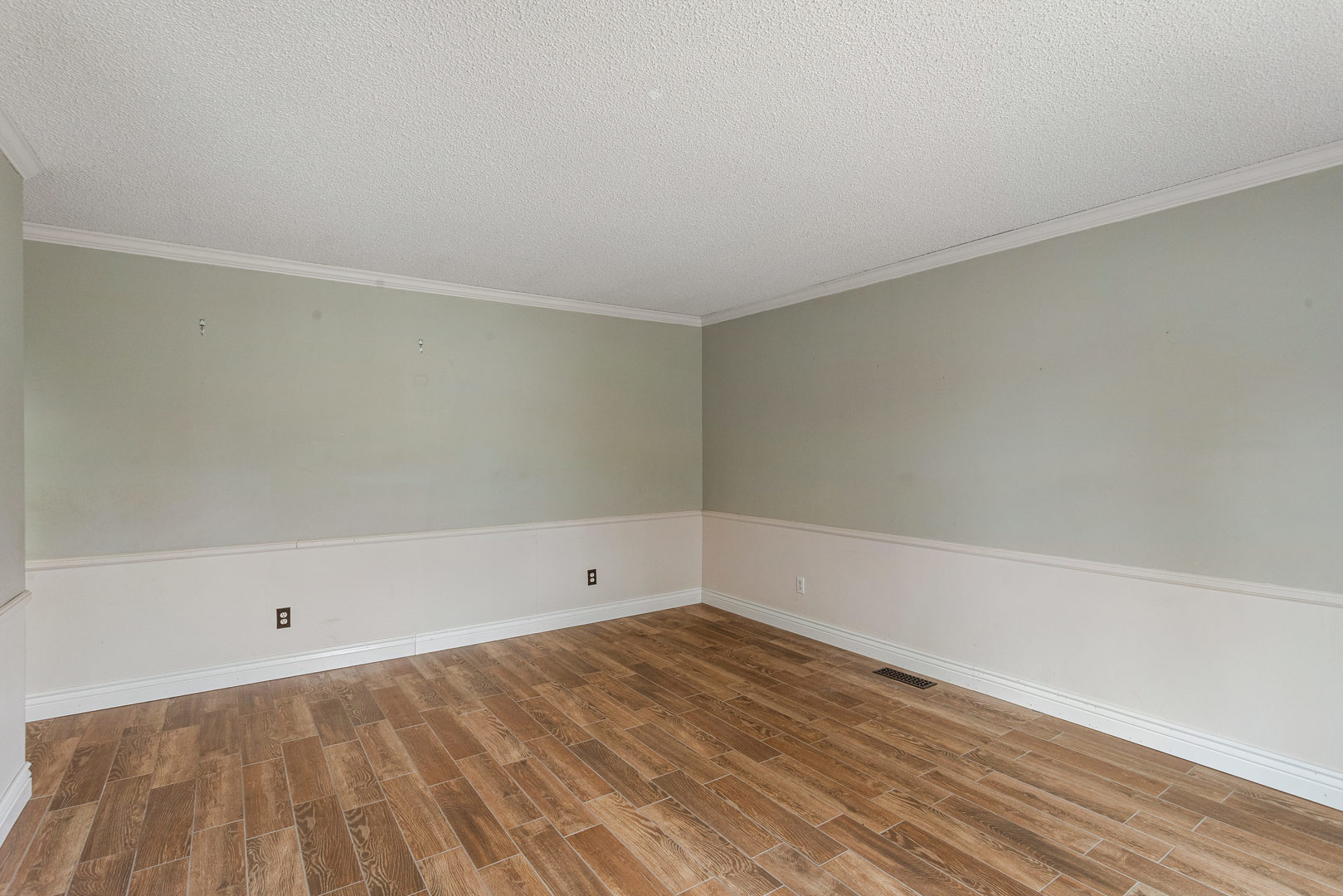2211 Carlisle Drive Champaign, IL 61821 - Photo 6 of 34 a view of an empty room