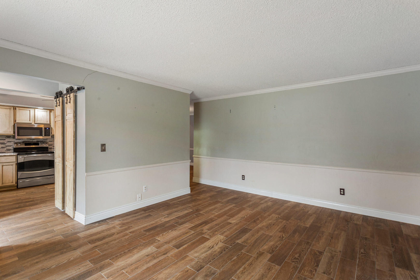 2211 Carlisle Drive Champaign, IL 61821 - Photo 7 of 34 wooden floor in an empty room