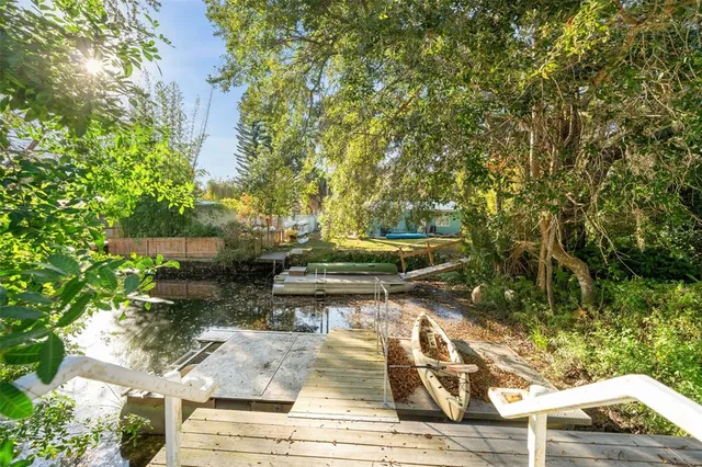 a view of yard with green space