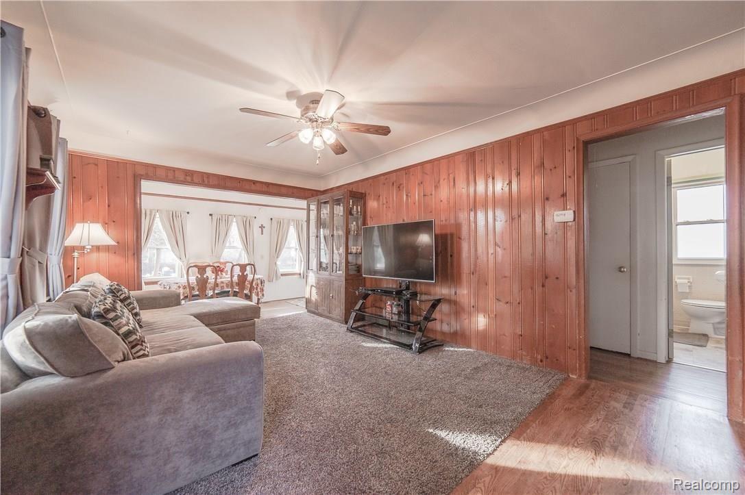 728 Heights Road Lake Orion, MI 48362 - Photo 6 of 33 728 Heights-1.jpg