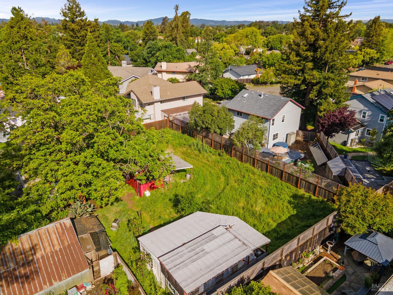 2457 Guerneville Road Santa Rosa, CA 95403 - Photo 8 of 35