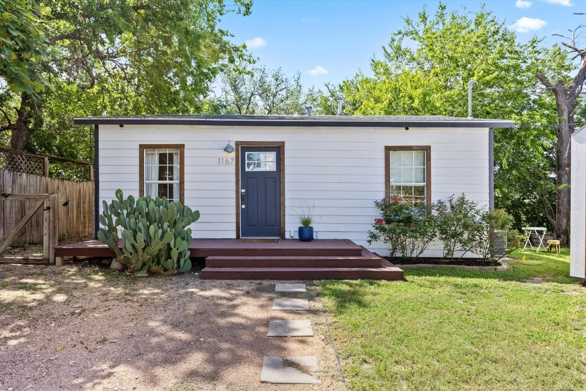 1167 Ridgeway Drive Austin, TX 78702 - Photo 3 of 28