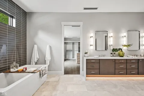 $2,650,000 | 6115 Stonegate Run, Zionsville, IN 46077