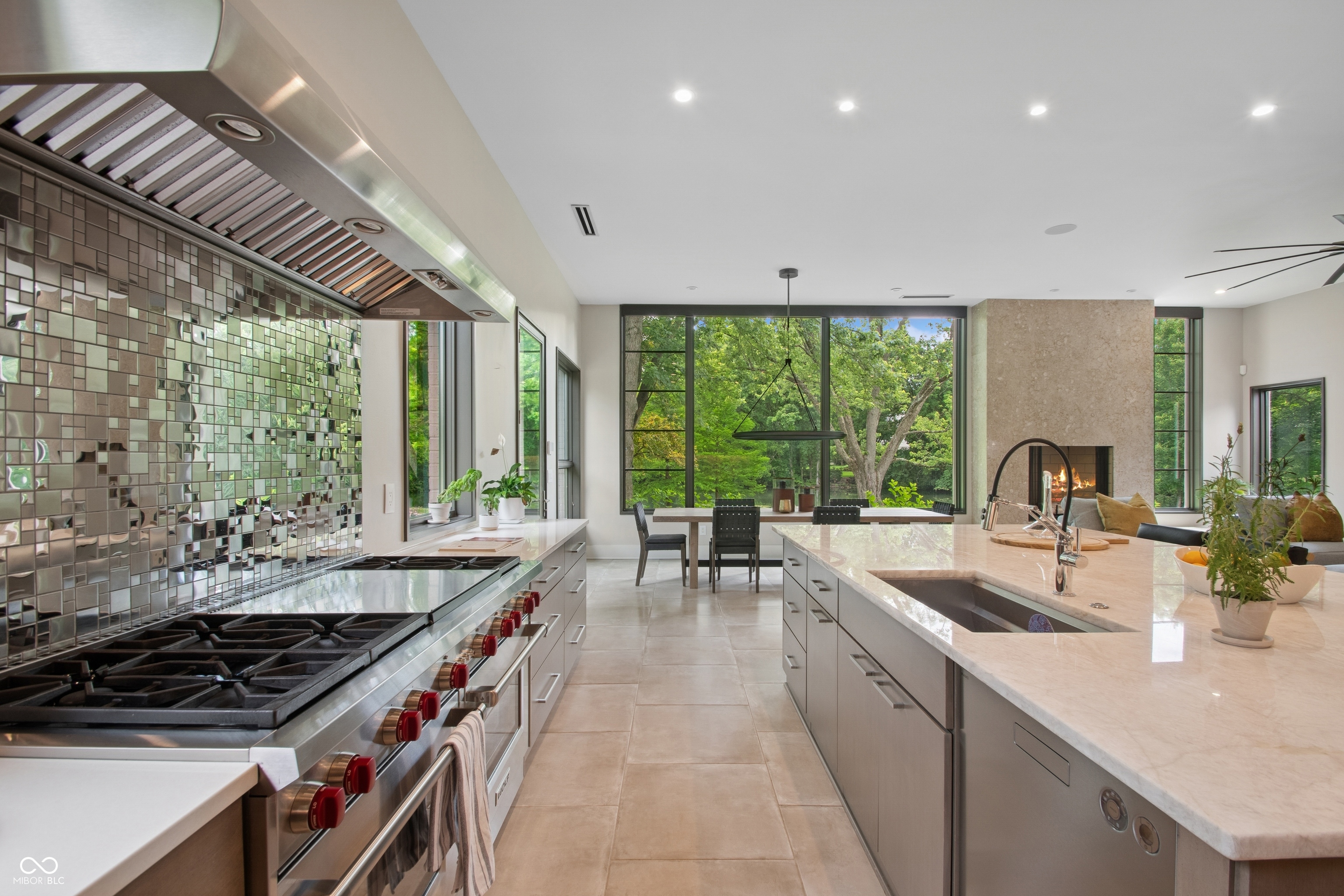 6115 Stonegate Run Zionsville, IN 46077 - Photo 9 of 60