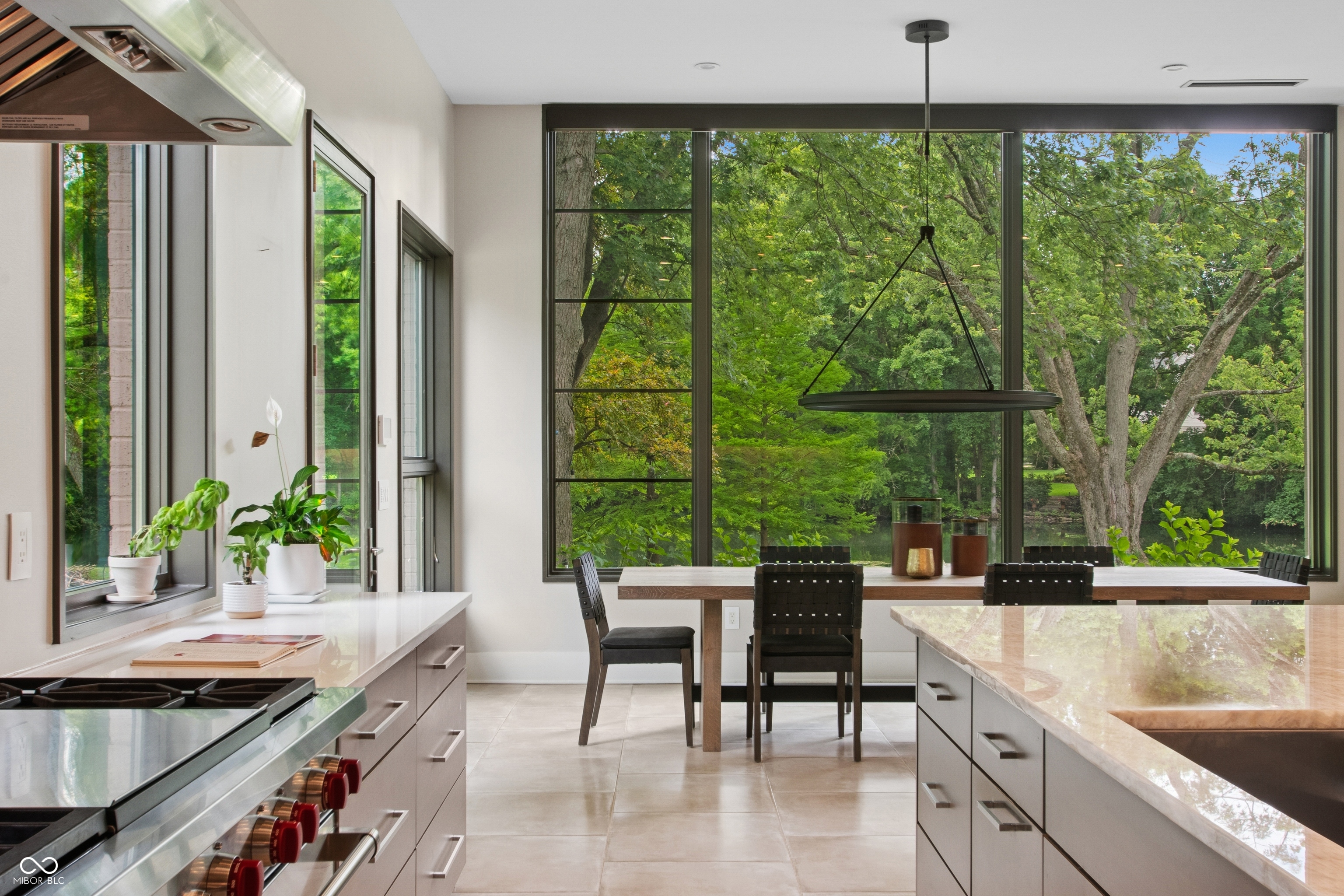 6115 Stonegate Run Zionsville, IN 46077 - Photo 10 of 60