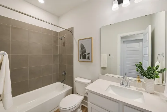 $274,990 | 511 Emory Xing Boulevard, Hutto, TX 78634