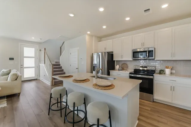 $274,990 | 511 Emory Xing Boulevard, Hutto, TX 78634