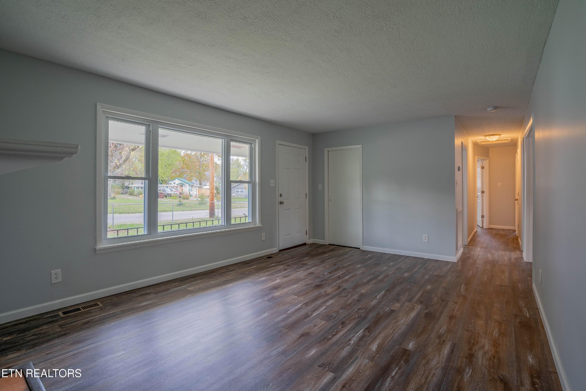 115 Manchester Road Oak Ridge, TN 37830 - Photo 3 of 22 an empty room with wooden floor and windows