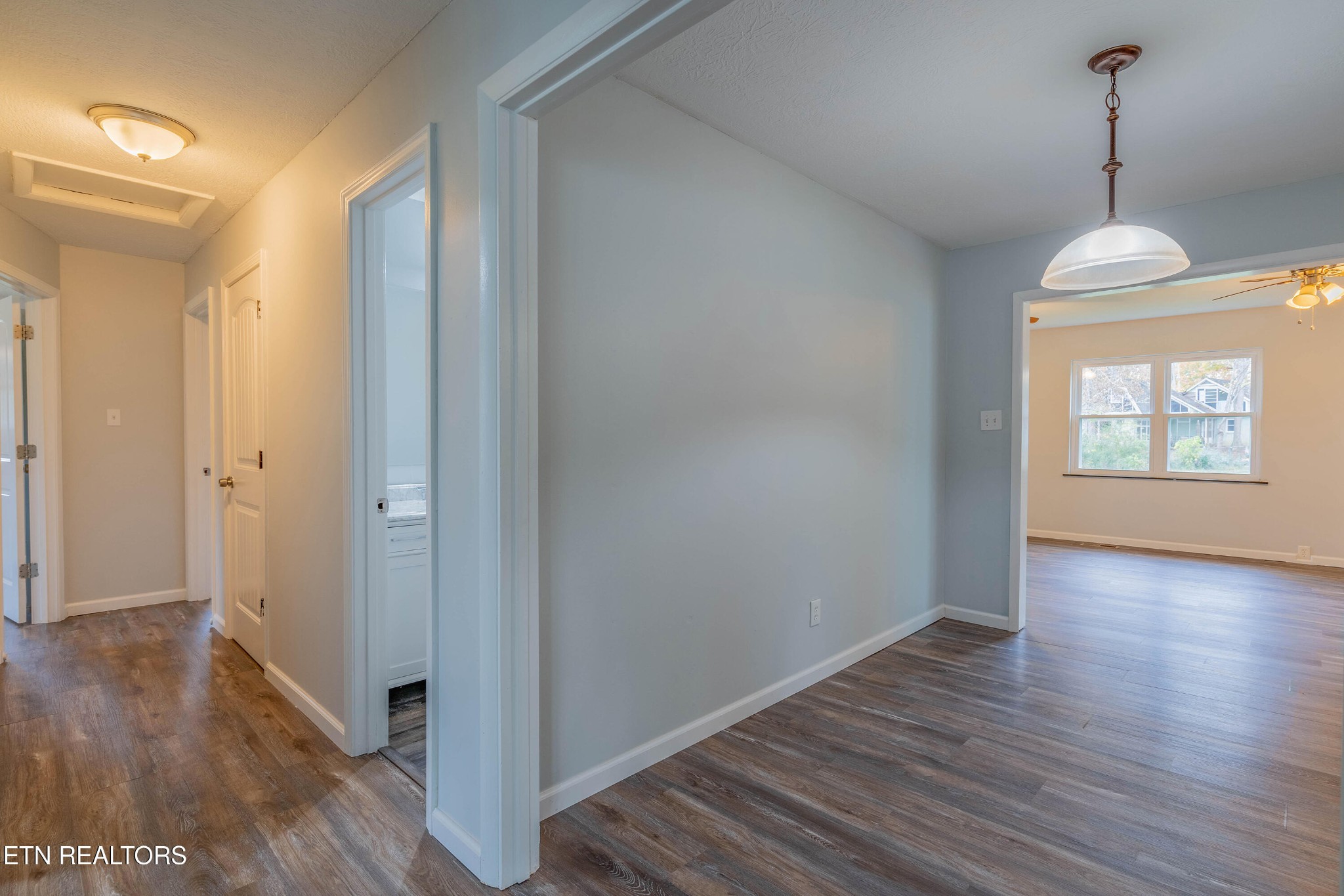115 Manchester Road Oak Ridge, TN 37830 - Photo 5 of 22 a view of hallway with wooden floor and window