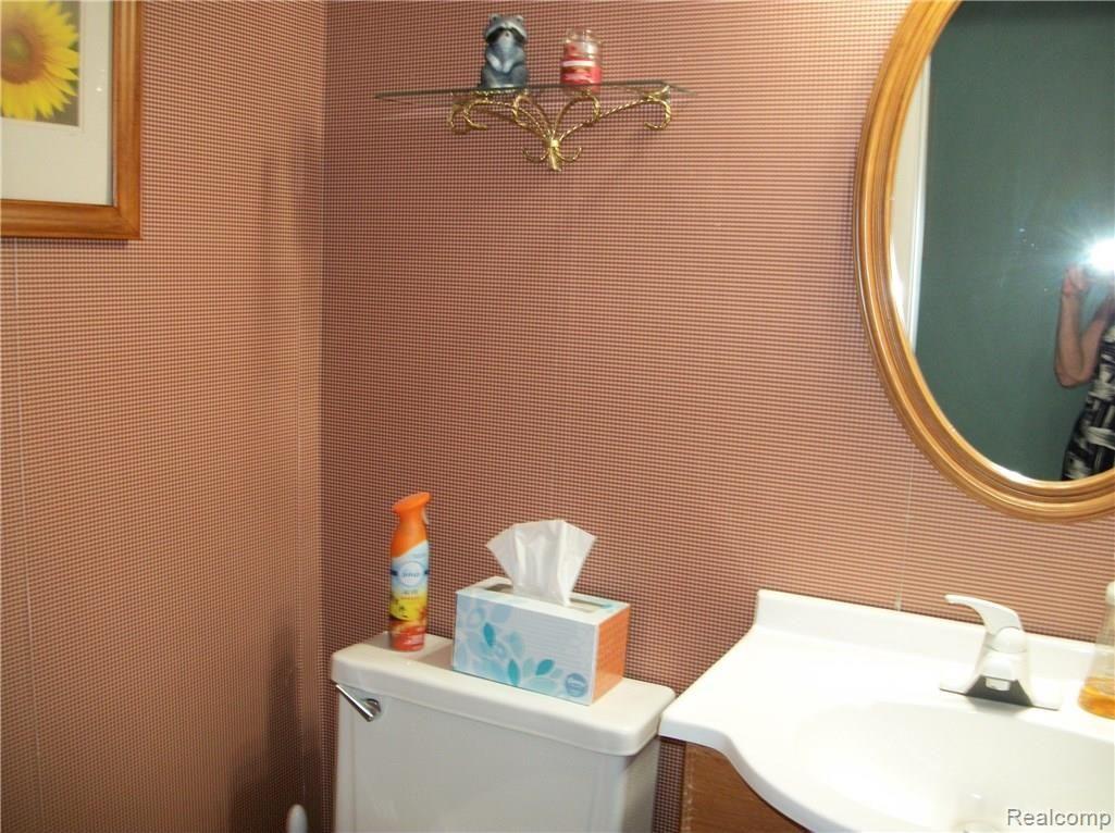 36125 Fredericksburg Road Farmington, MI 48331 - Photo 31 of 63 053.JPG