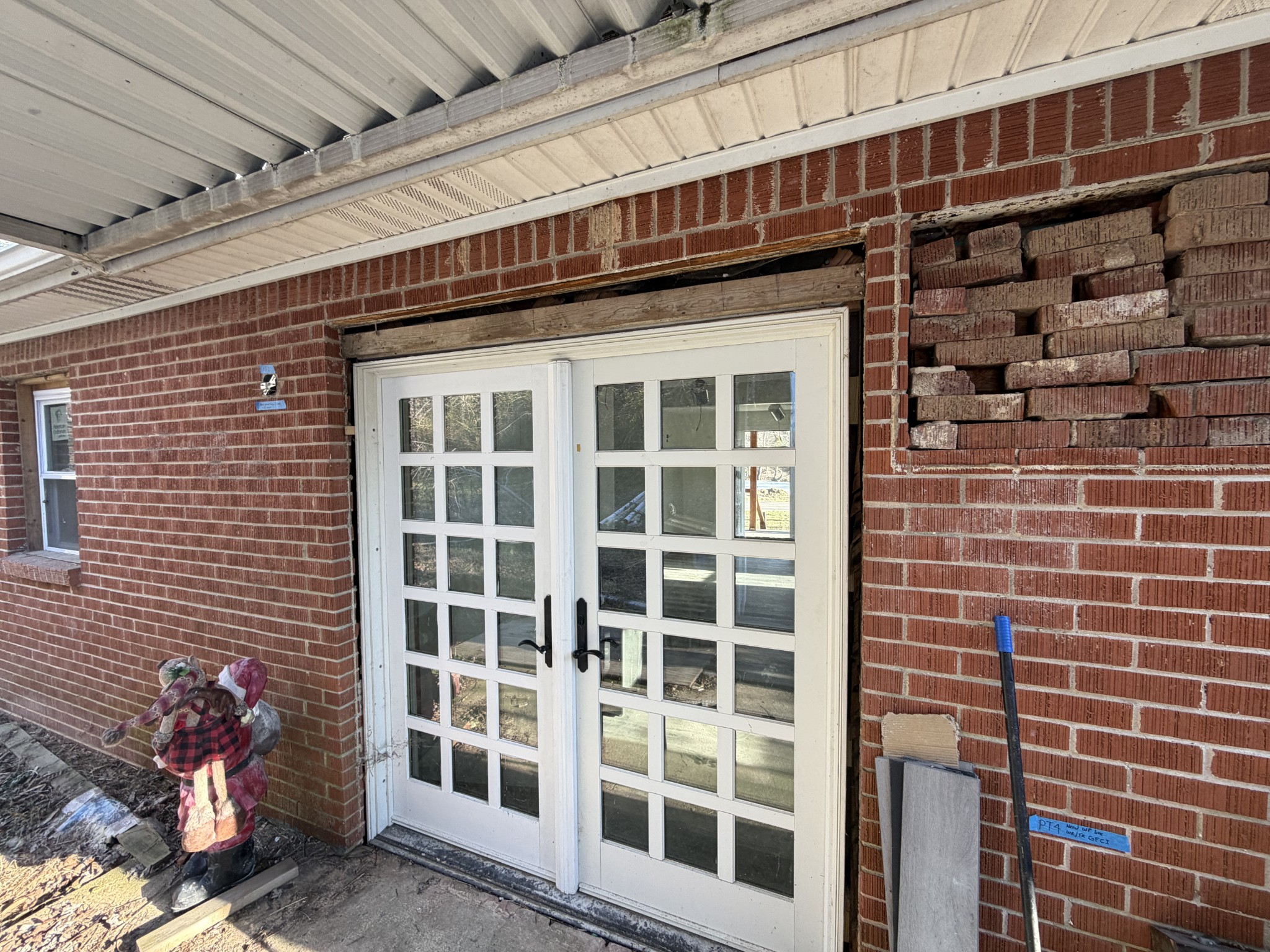 951 State Highway 99 Waynesboro, TN 38485 - Photo 4 of 27 a front view of a building