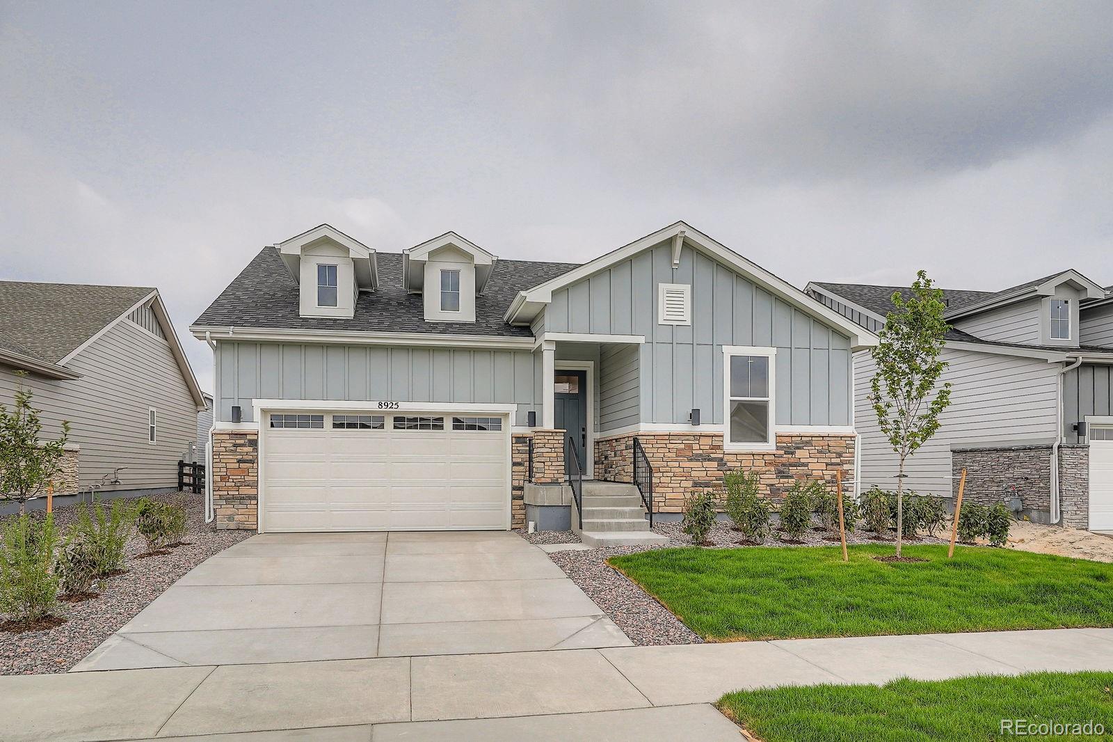8925 South Riviera Way Aurora, CO 80016 - Photo 2 of 28