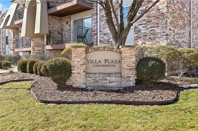 $195,500 | 5000 Baltimore Avenue, Unit 301, Kansas City, MO 64112