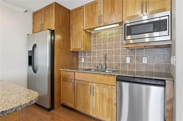 $189,900 | 5000 Baltimore Avenue, Unit 301, Kansas City, MO 64112