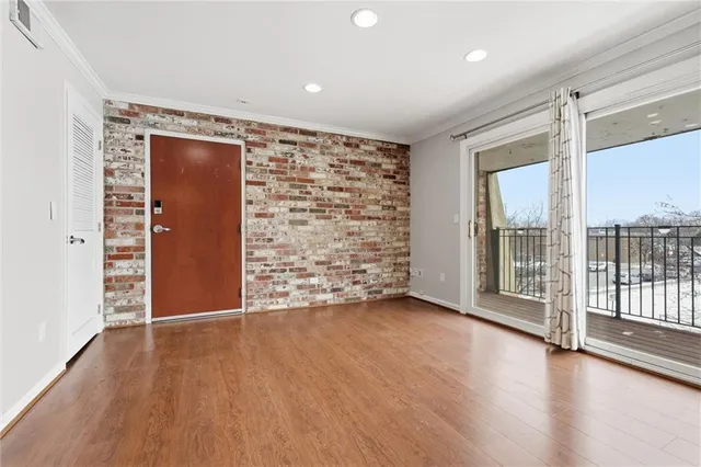 $189,900 | 5000 Baltimore Avenue, Unit 301, Kansas City, MO 64112