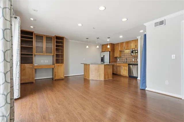 $189,900 | 5000 Baltimore Avenue, Unit 301, Kansas City, MO 64112