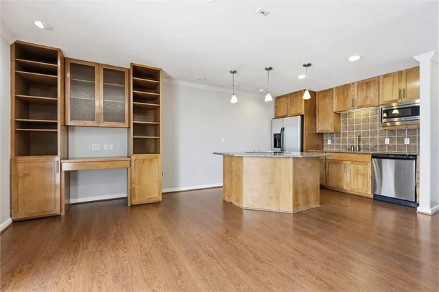 $189,900 | 5000 Baltimore Avenue, Unit 301, Kansas City, MO 64112