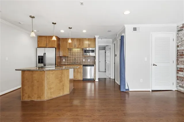 $189,900 | 5000 Baltimore Avenue, Unit 301, Kansas City, MO 64112