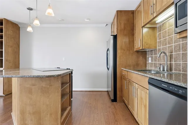 $189,900 | 5000 Baltimore Avenue, Unit 301, Kansas City, MO 64112