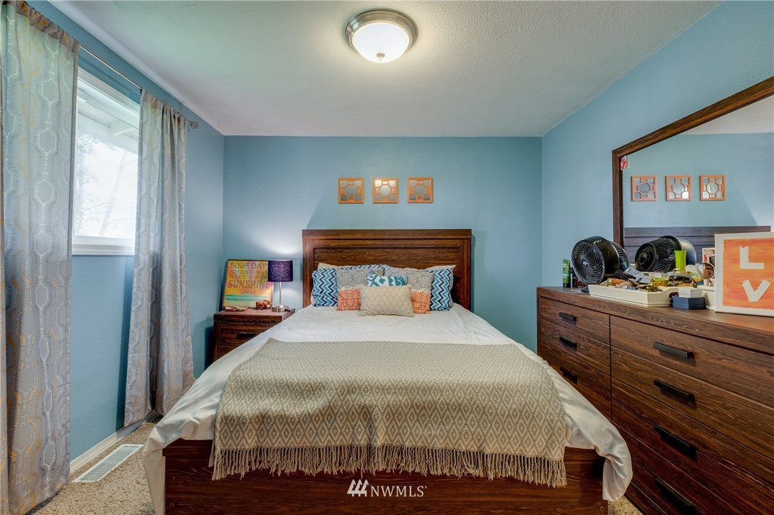9955 Fredrickson Road Northwest Silverdale, WA 98383 - Photo 14 of 25 Gallery Image 14