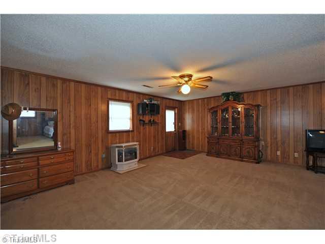 2913 Borg Road Winston-Salem, NC 27127 - Photo 10 of 14 Den/Family/Great Room.