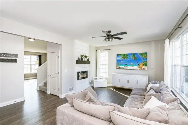 $450,000 | 342 Snowdrop Lane, Elgin, IL 60124