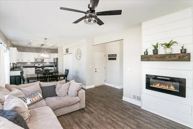 $450,000 | 342 Snowdrop Lane, Elgin, IL 60124