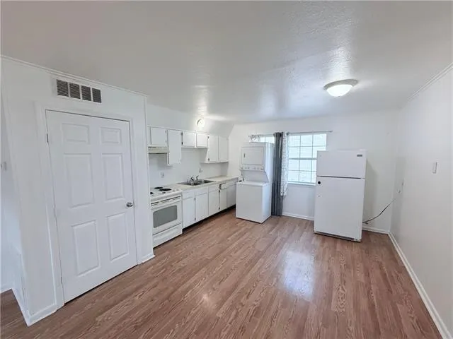 $1,075 | 629 Papworth Avenue, Unit F, Metairie, LA 70005