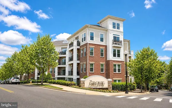 $3,400 | 2055 26th Street South, Unit 5B06, Arlington, VA 22206