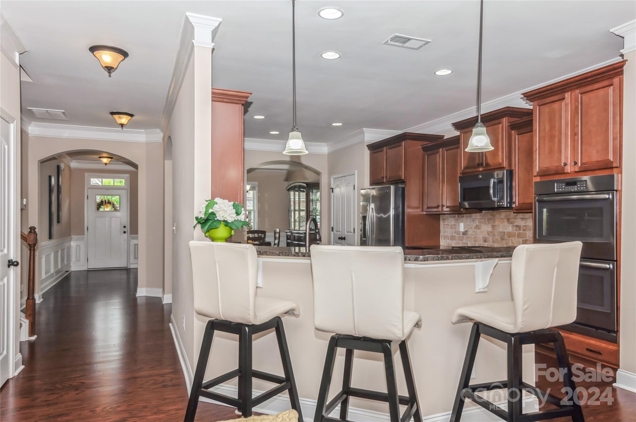 9014 Inverness Bay Road Charlotte, NC 28278 - Photo 4 of 35 Gallery Image 4