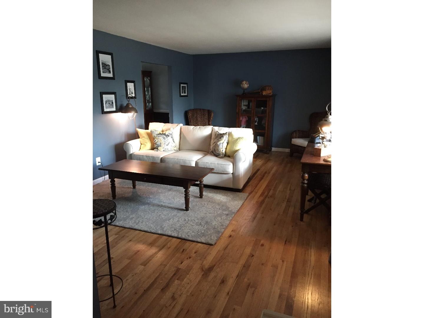 549 Mercer Street Hamilton Square, NJ 08690 - Photo 6 of 23 Living Room