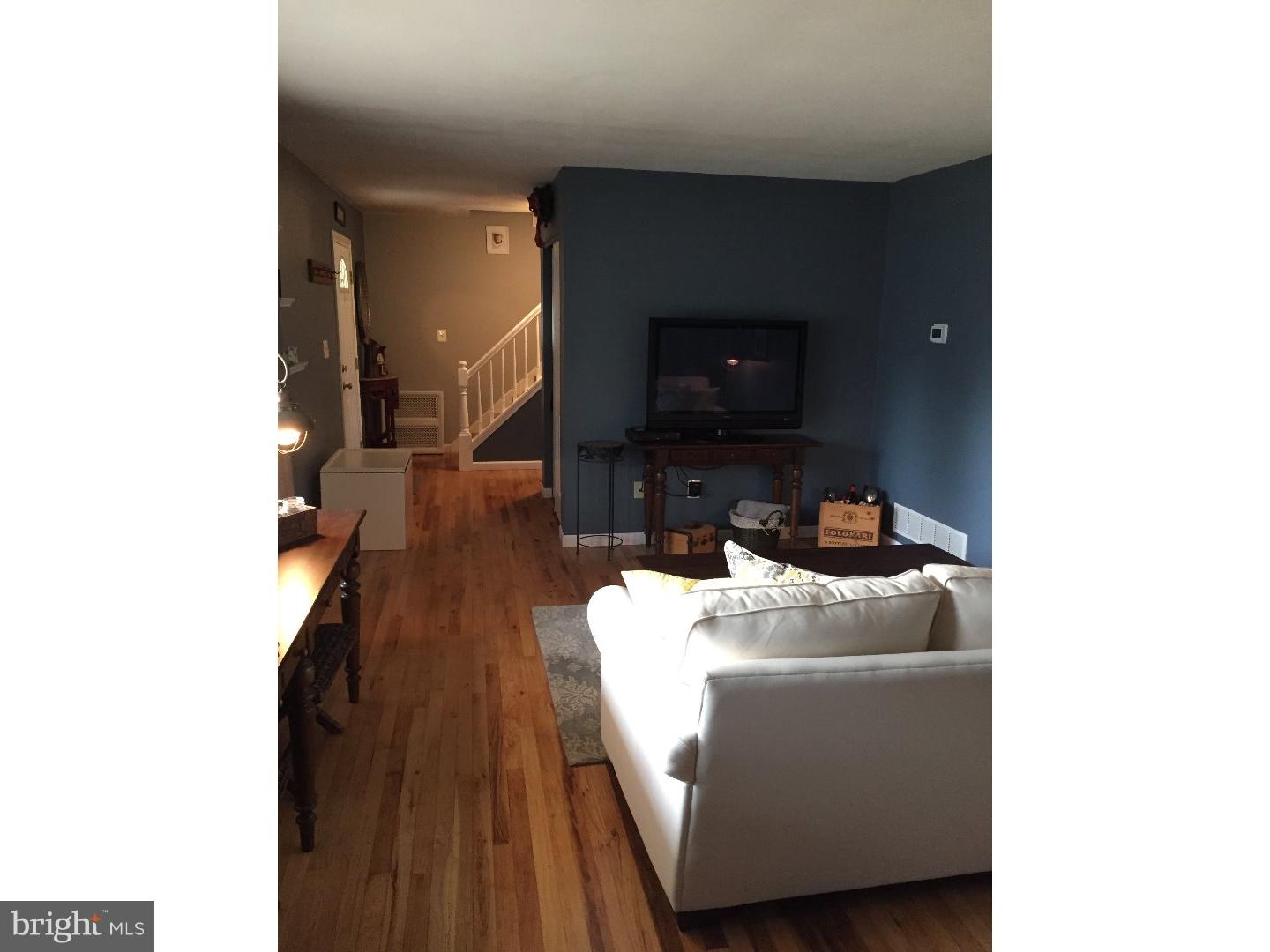549 Mercer Street Hamilton Square, NJ 08690 - Photo 7 of 23 Living Room