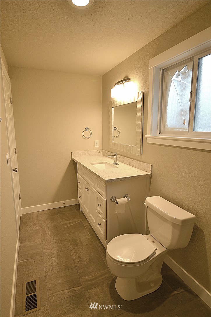 6161 East Grapeview Loop Road Allyn, WA 98524 - Photo 13 of 25 Gallery Image 13