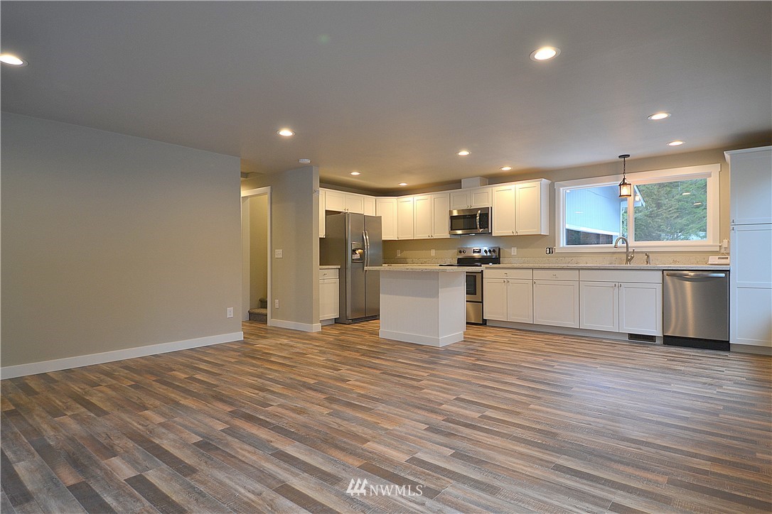 6161 East Grapeview Loop Road Allyn, WA 98524 - Photo 3 of 25 Gallery Image 3