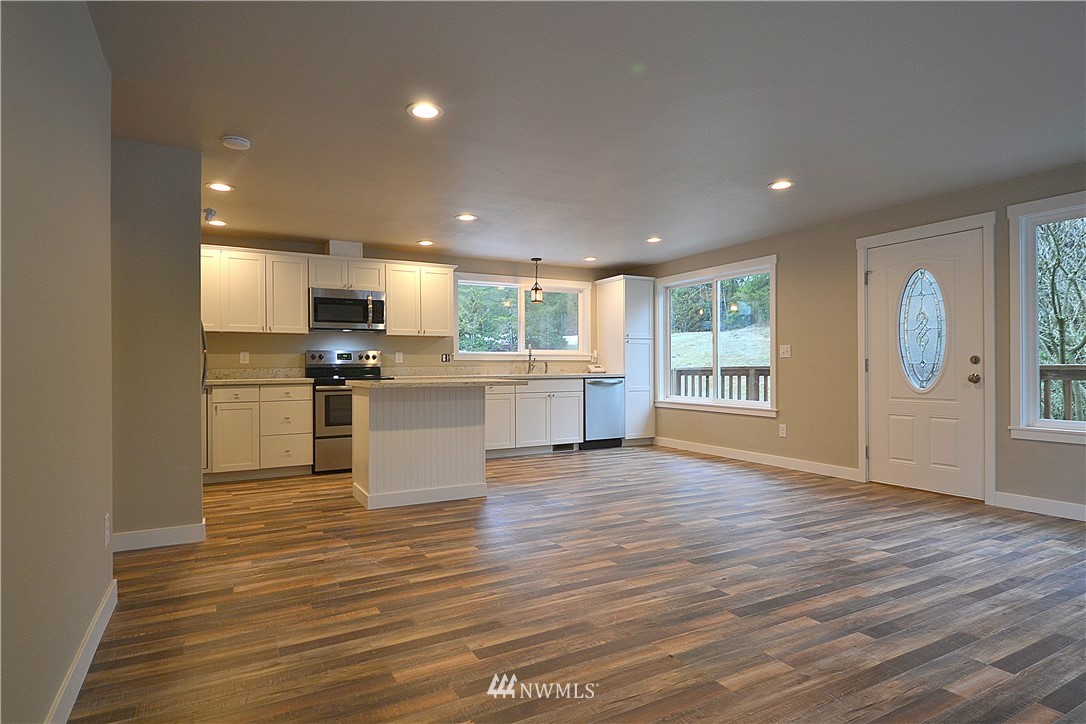 6161 East Grapeview Loop Road Allyn, WA 98524 - Photo 4 of 25 Gallery Image 4