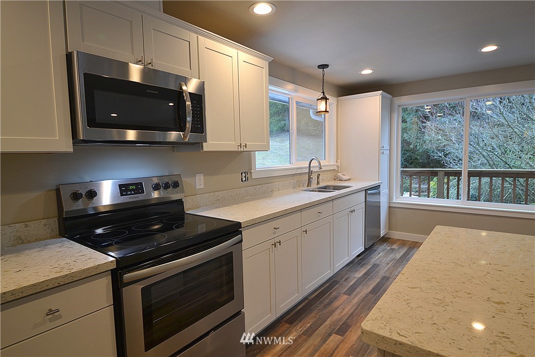 6161 East Grapeview Loop Road Allyn, WA 98524 - Photo 5 of 25 Gallery Image 5