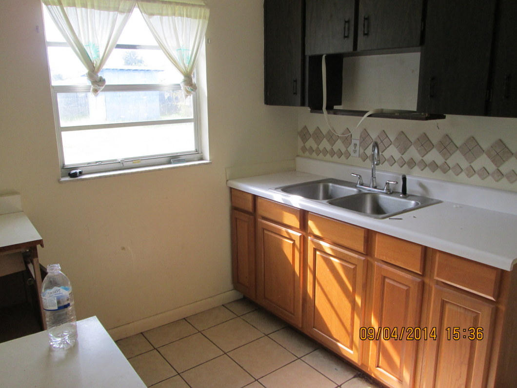 803 Hickory Street Fort Pierce, FL 34947 - Photo 2 of 9 Kitchen
