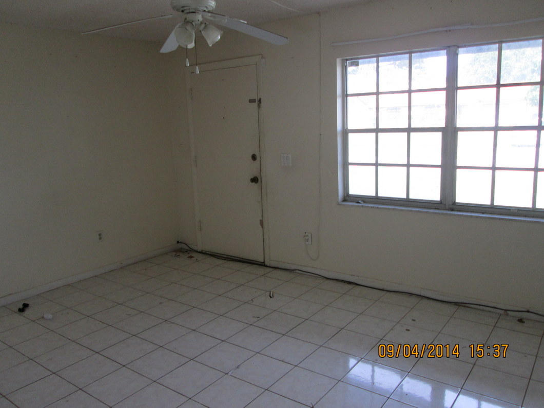 803 Hickory Street Fort Pierce, FL 34947 - Photo 3 of 9 Living Room