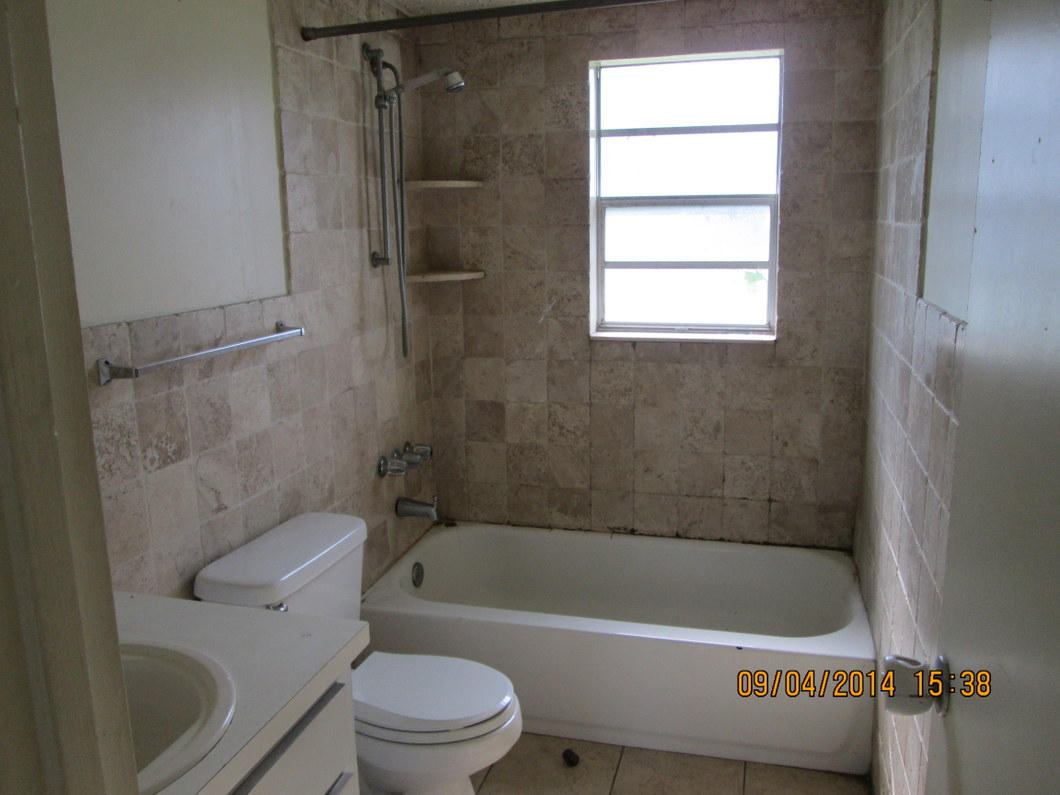 803 Hickory Street Fort Pierce, FL 34947 - Photo 5 of 9 Bathroom
