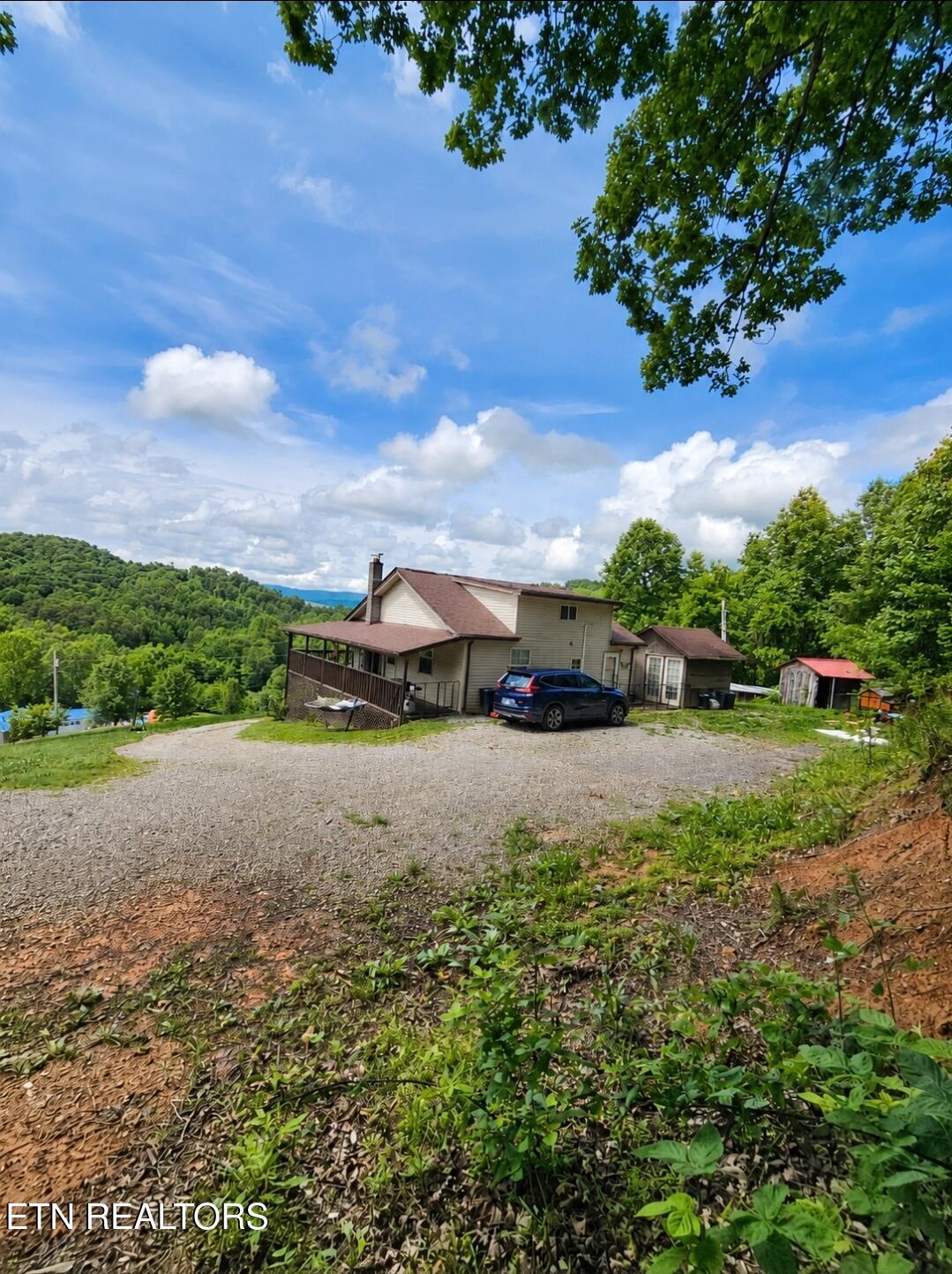 395 Cunningham Road Tazewell, TN 37879 - Photo 5 of 38 05_beyc6a1d02b5245a4